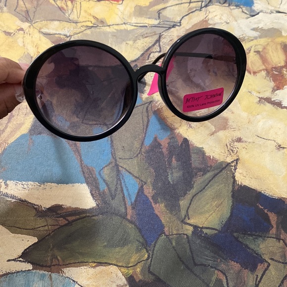 BETSEY JOHNSON Sunglasses main image 4